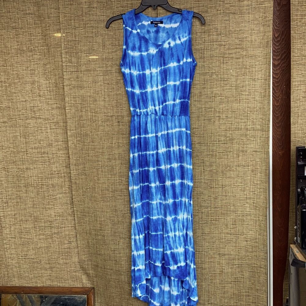 Relativity tie dye blue white maxi dress hi lo hem
